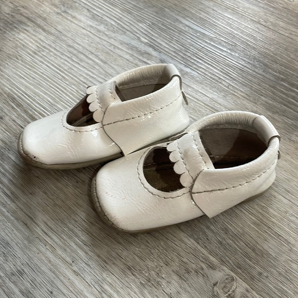 Minimoc White Patton Maryjanes - Picture 1 of 4